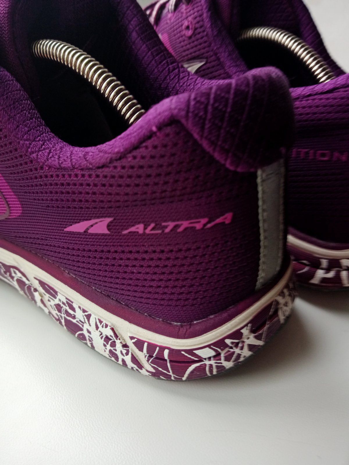 Кросівки бігові ALTRA Intuition 4.5 розмір 40.5.HOKA