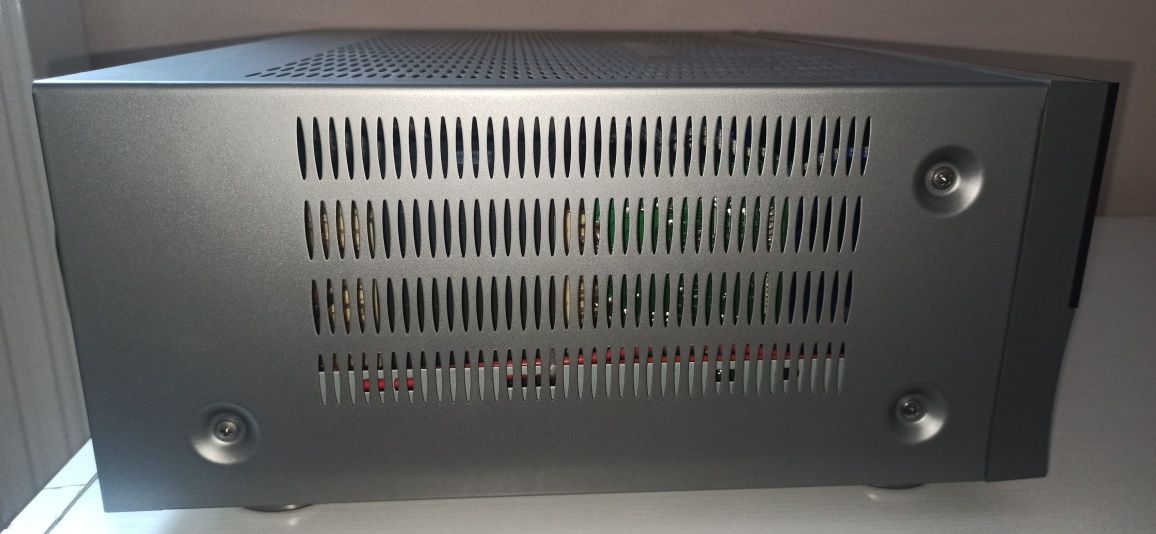 Amplituner Harman Kardon AVR 147, piękny stan