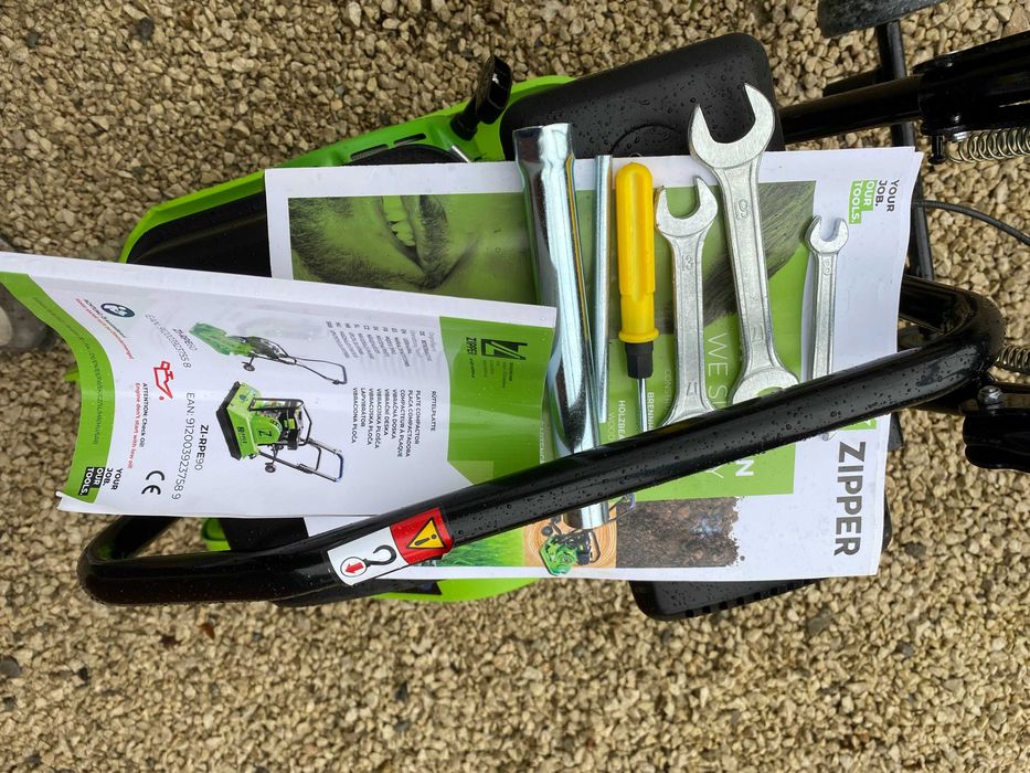 Zagęszczarka ZIPPER 60 z posuwem, Guma do kostki