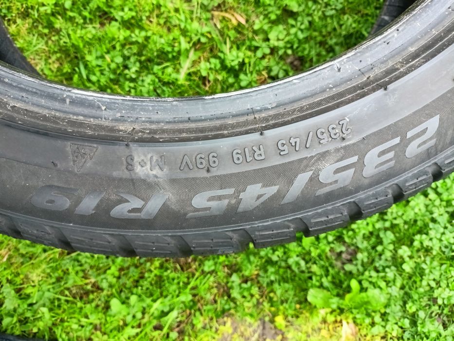 235/45 R19 Pirelli Sottozero 3 2020r. 6mm.  Para 370zł
