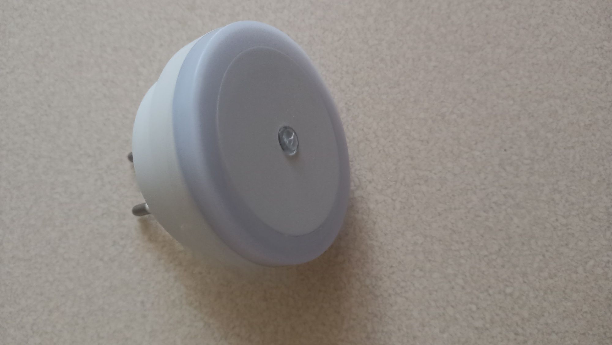 Lampka nocna z czujnikiem zmierzchu  nowa