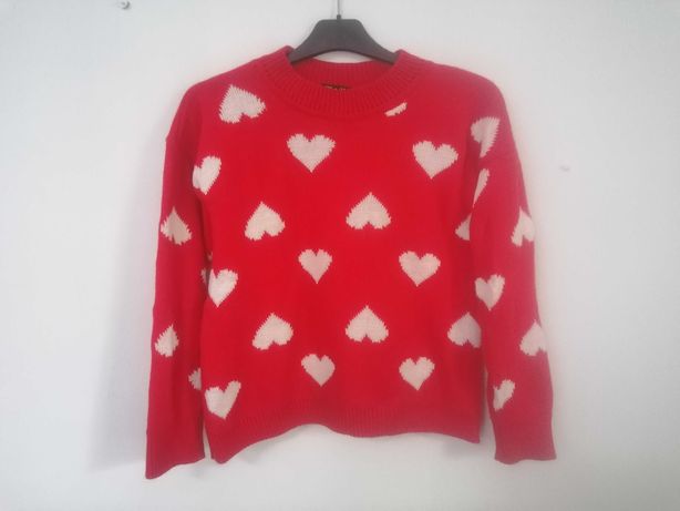 Czerwony sweterek w serca S