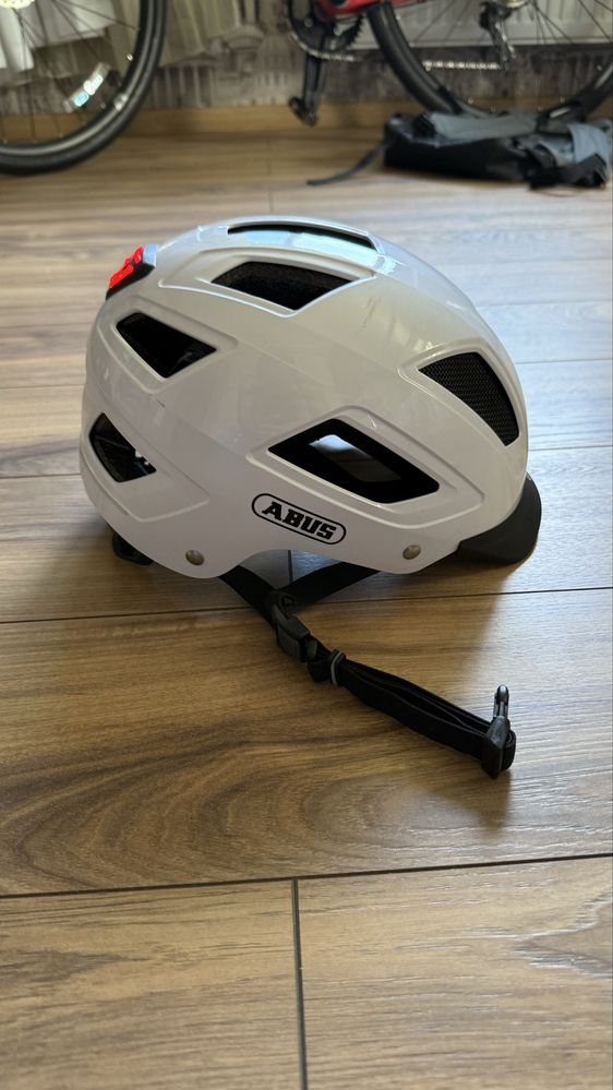 Велошолом Abus Hyban 2.0