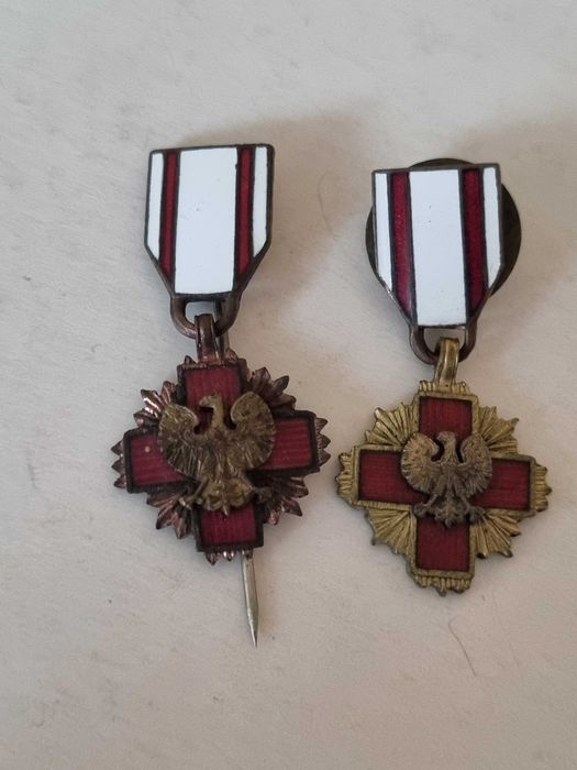 Odznaczenia, przypinki PRL