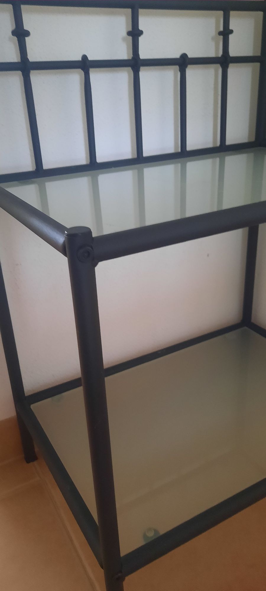 Mesa cabeceira/apoio ferro e vidro A55xC55xL35