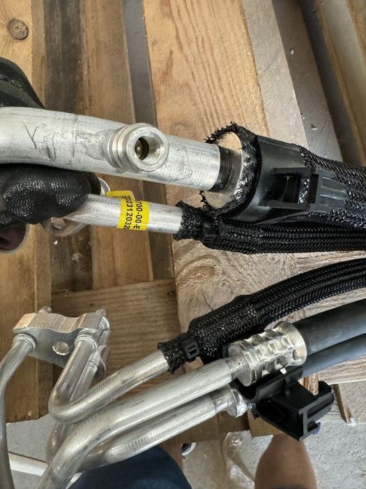 Трубки кондиціонера tesla model