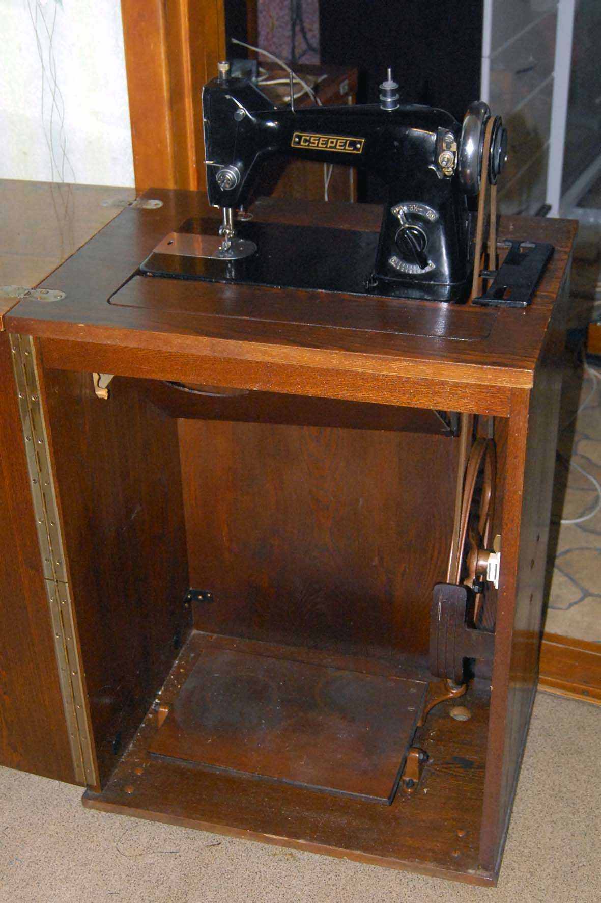 Швейная машинка Pannonia 60 _ Csepel  из  50-х годов