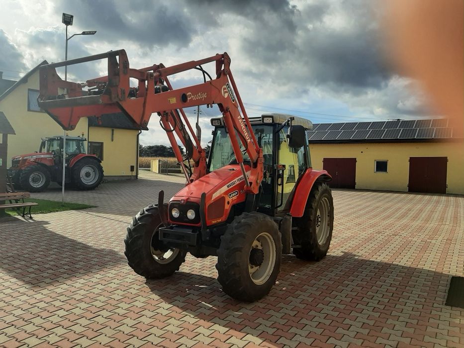Massey Ferguson 5445 z turem