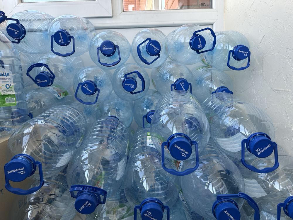 Продаю пластикові пляшки 6л