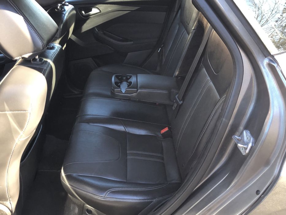 Форд фокус тітанніум2.0і,автомат 2012р