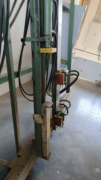 Prasa 4-y dociski pionowe hydrauliczna ramowa do klejenia ram okien dr