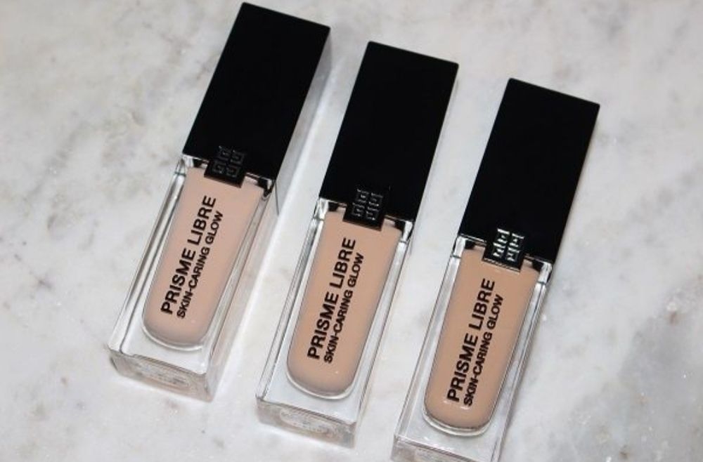 Givenchy Prisme Libre Skin-Caring Matte Foundation
Kolory:
1-N80
1-N95