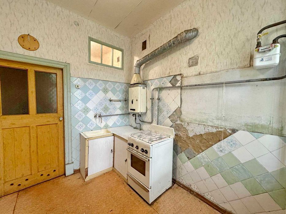 Продаю 2к квартиру на Адміральській, закритий двір,  біля гімназії. ц1