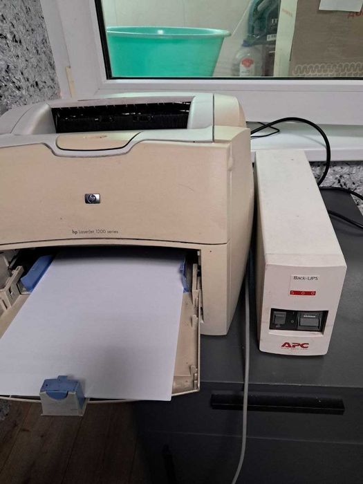 Принтер б/в HP LaserJet 1200, пезперебійник, картриджі