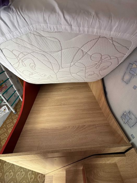 Дитяче двоповерхове ліжко з шафою і робочим місцем