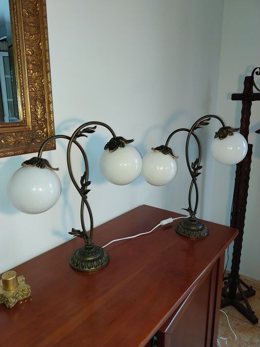 Par de candeeiros antigos de mesa