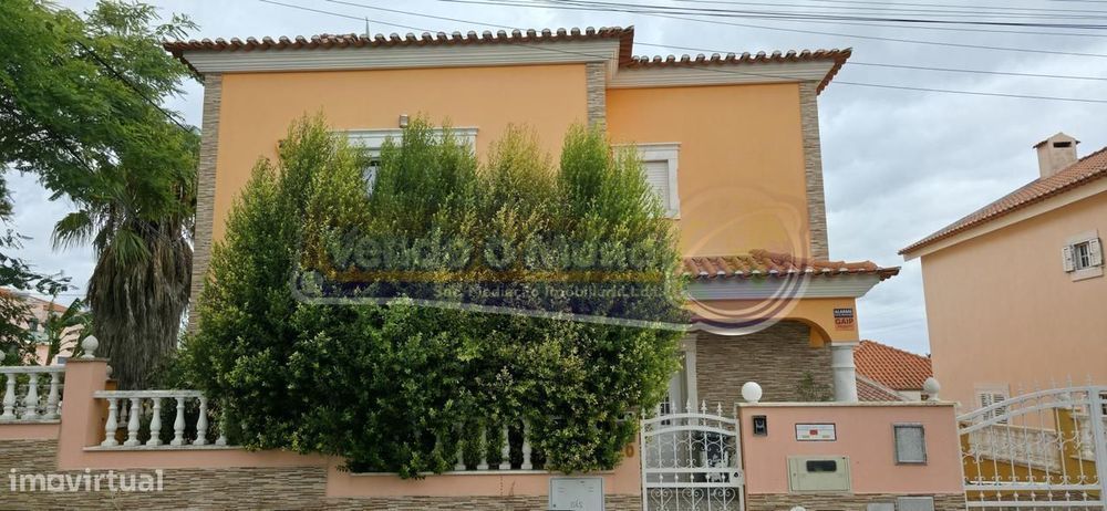 Moradia T5 em Santa Iria de Azoia (STI007)