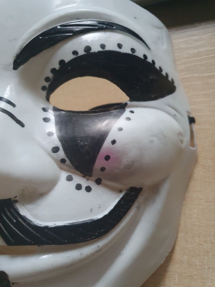 Maska na gumce na bal przebierańców biała