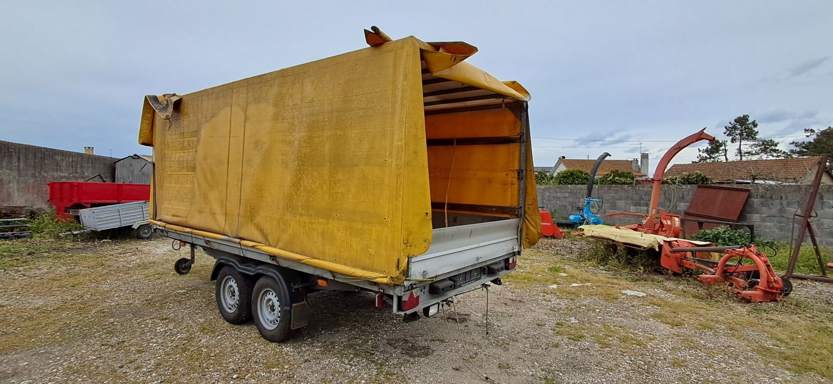 Reboque de mercadorias marca Daltec 3500 kgs