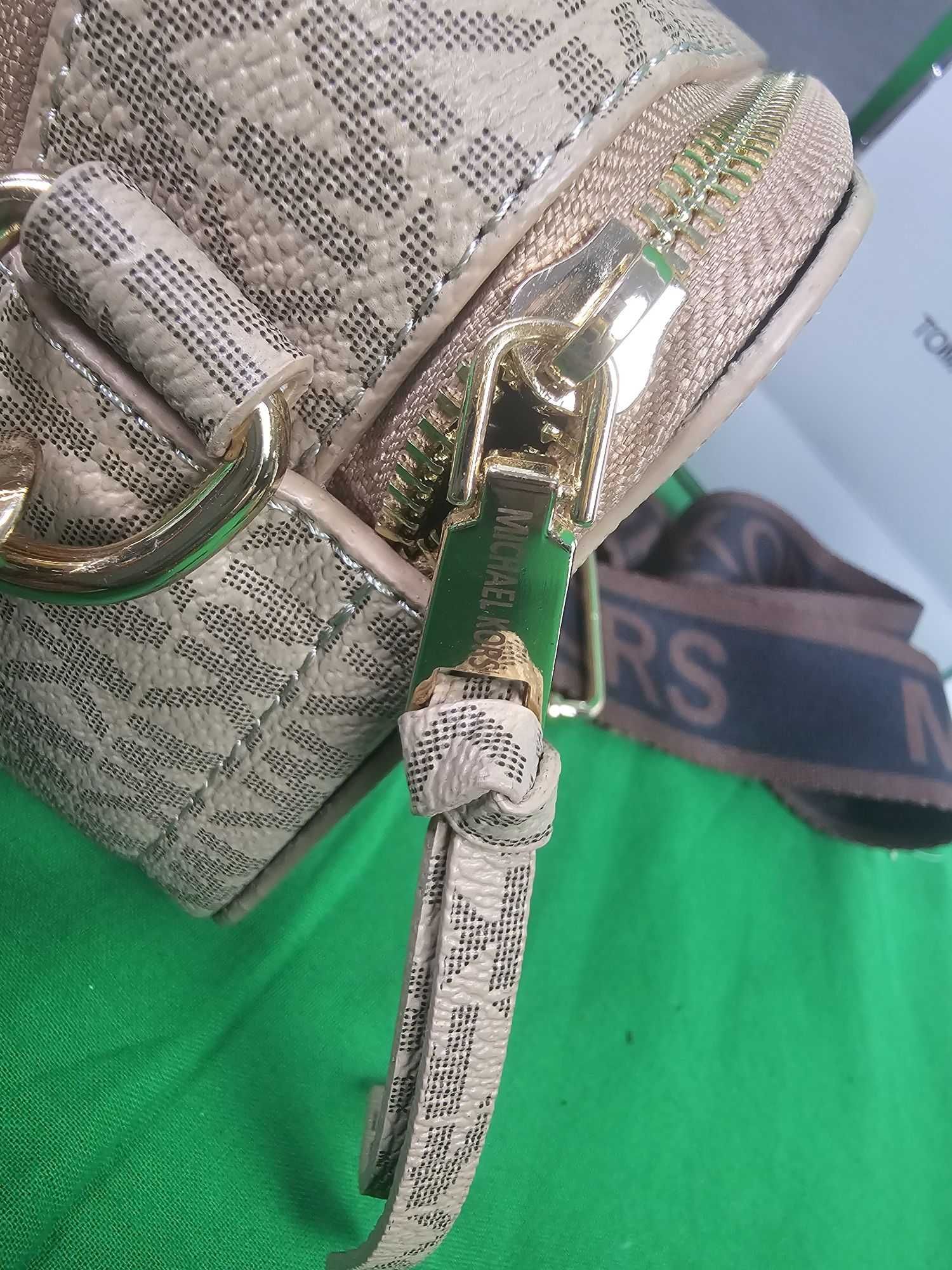 torebka kuferek monogram Michael Kors Torba Hit pudrowy Premium