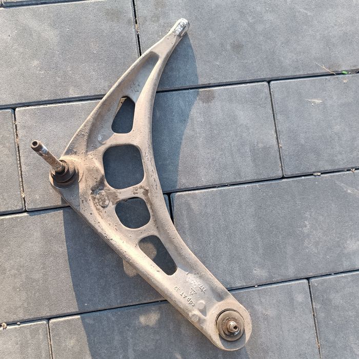 Wachacz lewy BMW E46 311.223.433.59