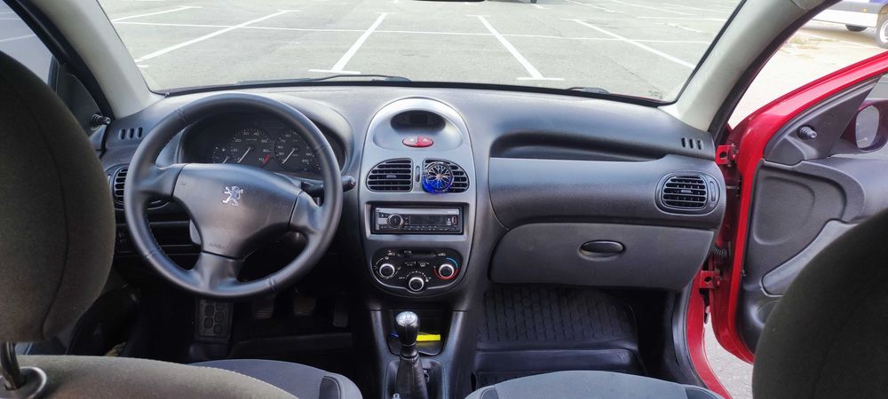 Peugeot 206 1.4 бензин з кондиціонером