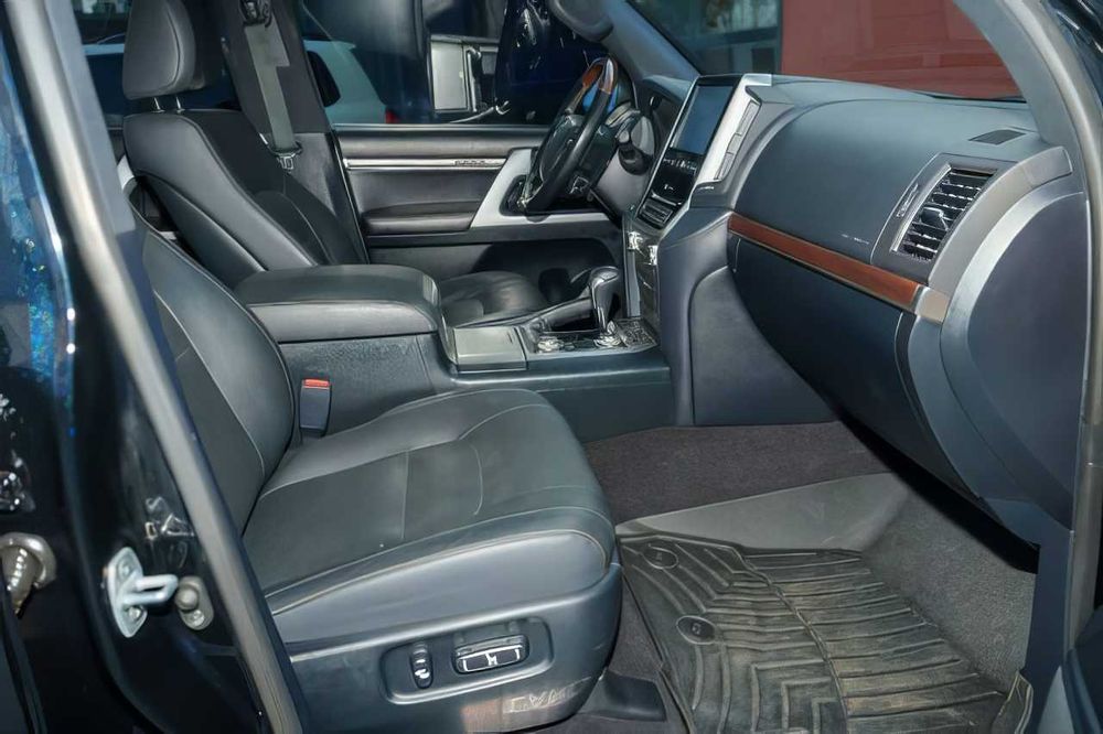 Toyota Land Cruiser      2020