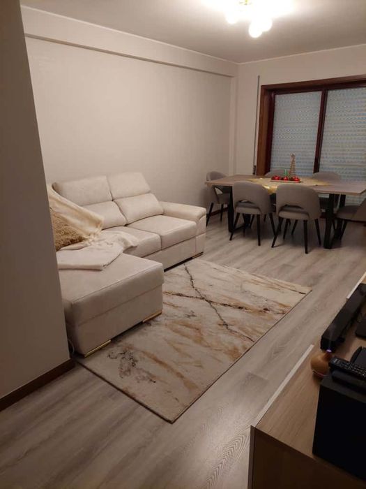 Mesa e cadeiras sala