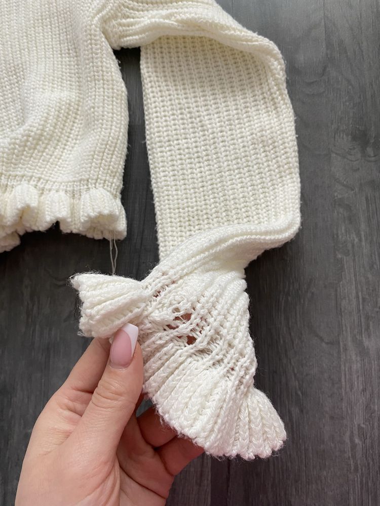 Sweter o krótkim kroju z długimi rękawami