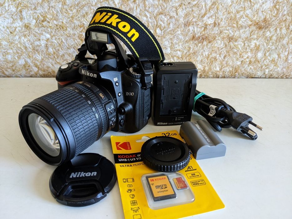 Nikon D90 AF-S 18-105 ED VR  як новий маленький пробіг