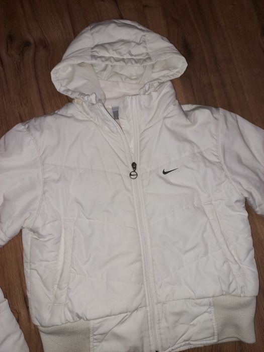 Куртка      Nike