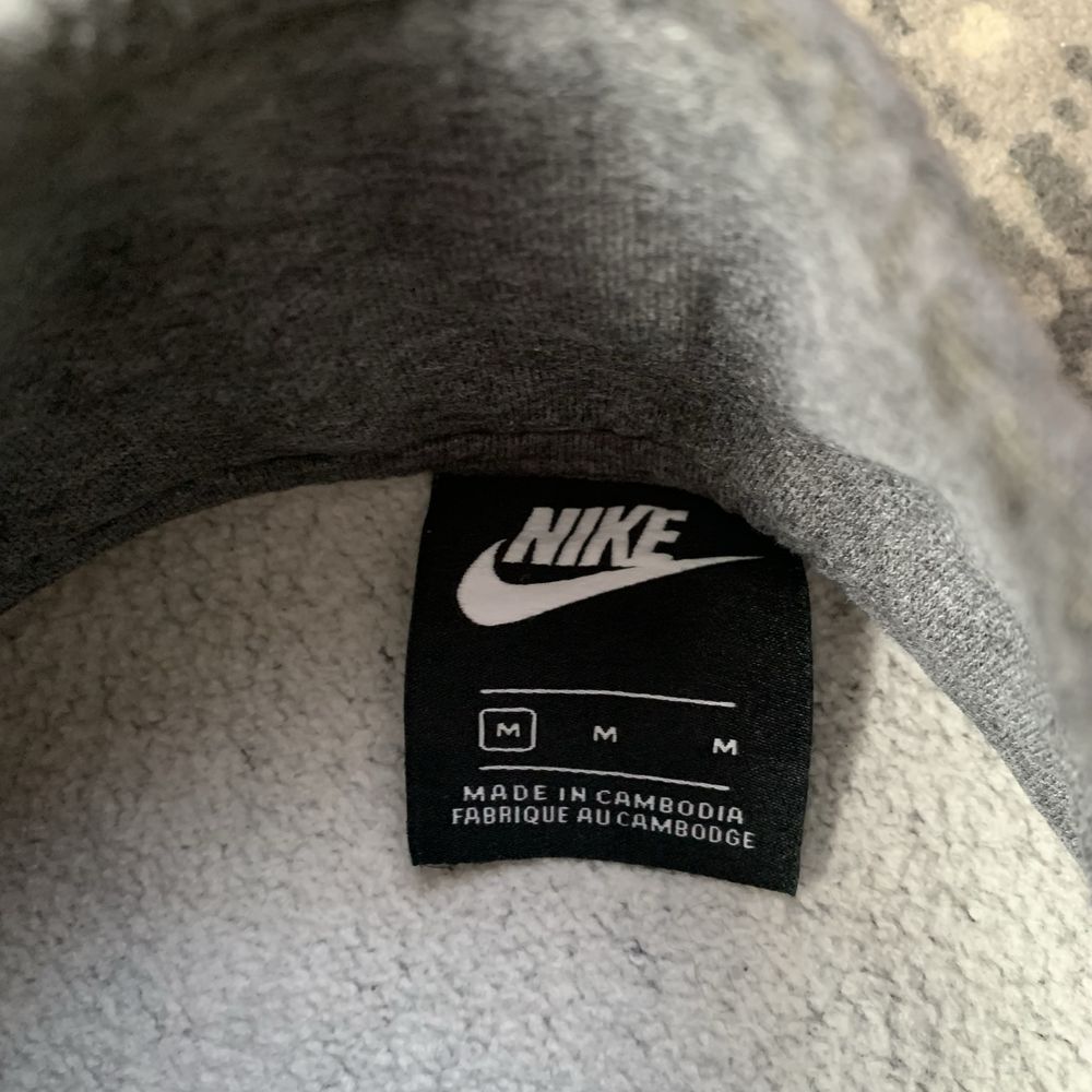 Продаю Чоловічу Кофту Nike