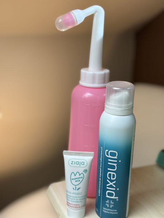 Zestaw do pielegnacji dla mamy po porodzie krem, pas, pianka, butelka