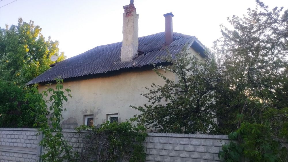 Продам 2х поверх. будинок з участком  10 сот.біля метро Перемога