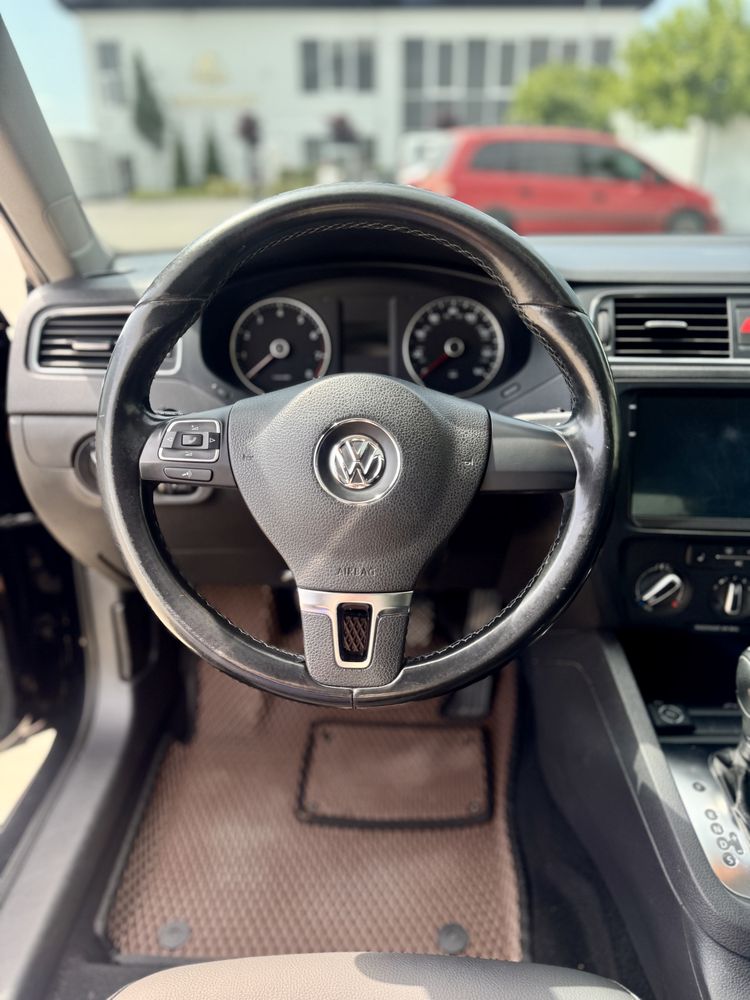 Volkswagen Jetta 2011 VI покоління