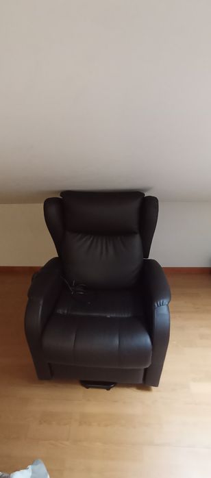 Cadeirão elevatório com comando. Adequado para idosos.(Negociável )