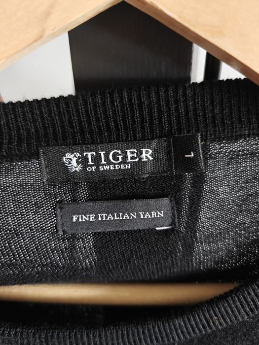 Czarny sweter męski Tiger of Sweden wełna rozmiar L