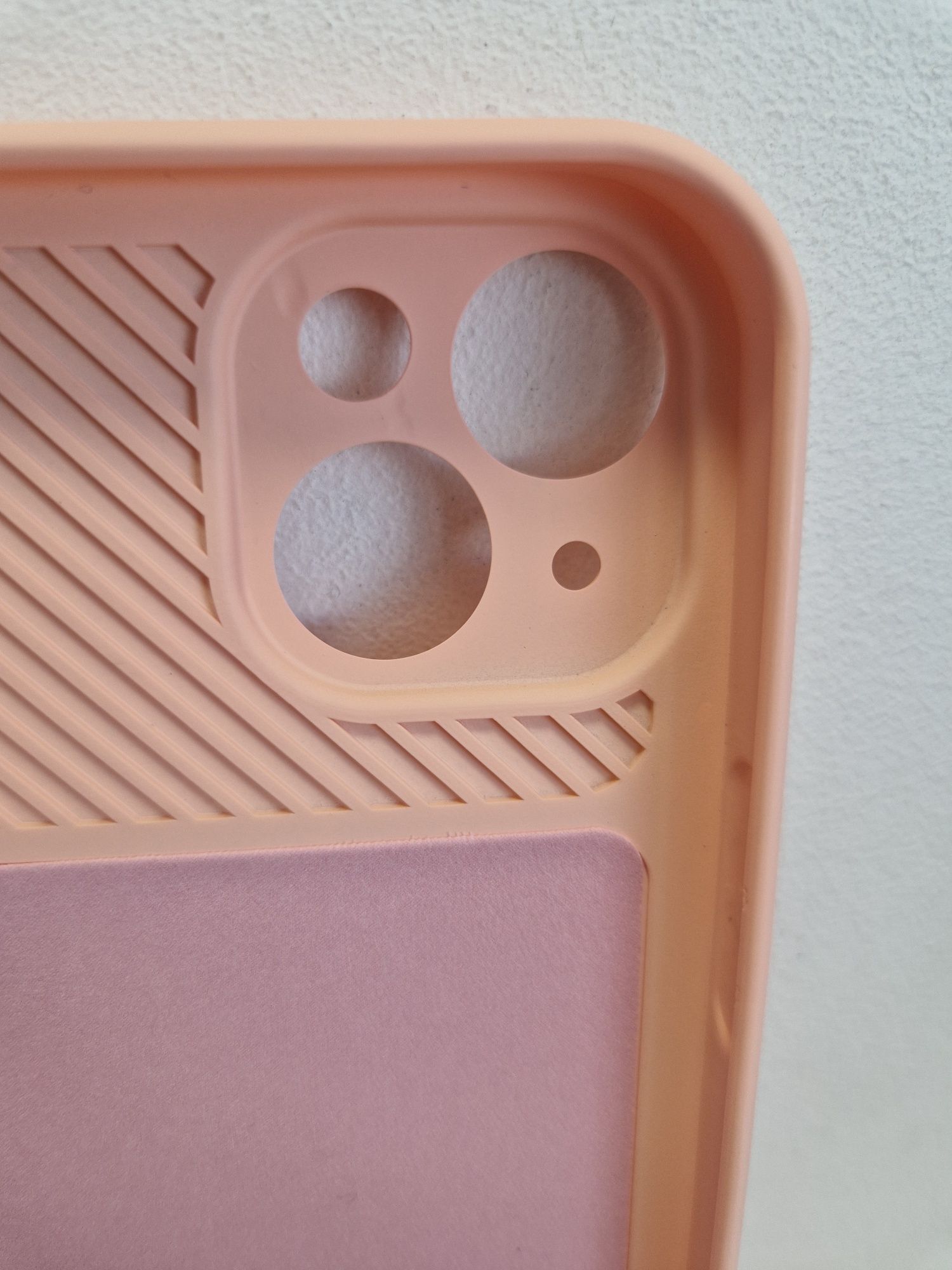Camshield Soft do Iphone 14 Plus Łososiowy