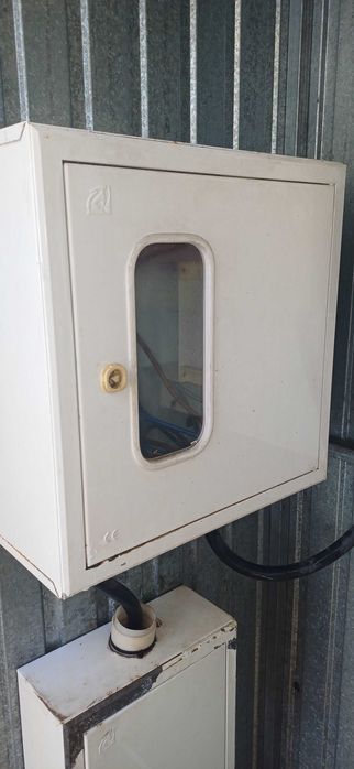 Cabine de obra c/ disjuntores e tomadas trifásicas