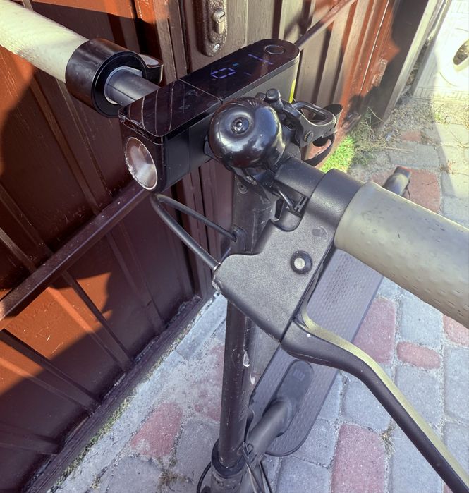 Продам самокат Xiaomi с зарядным устройством