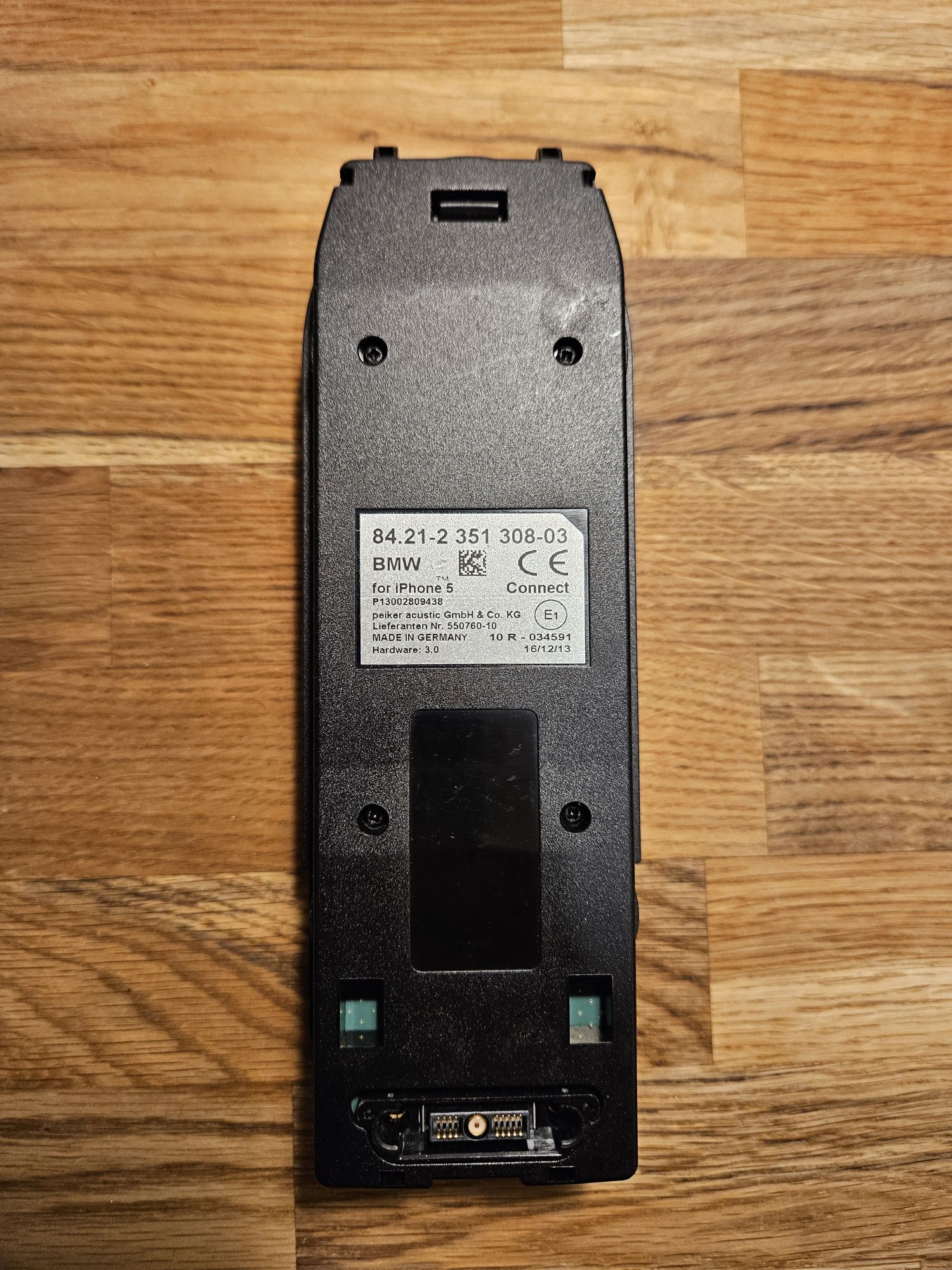 BMW Snap-In Adapter (Connect) + iPhone 5s