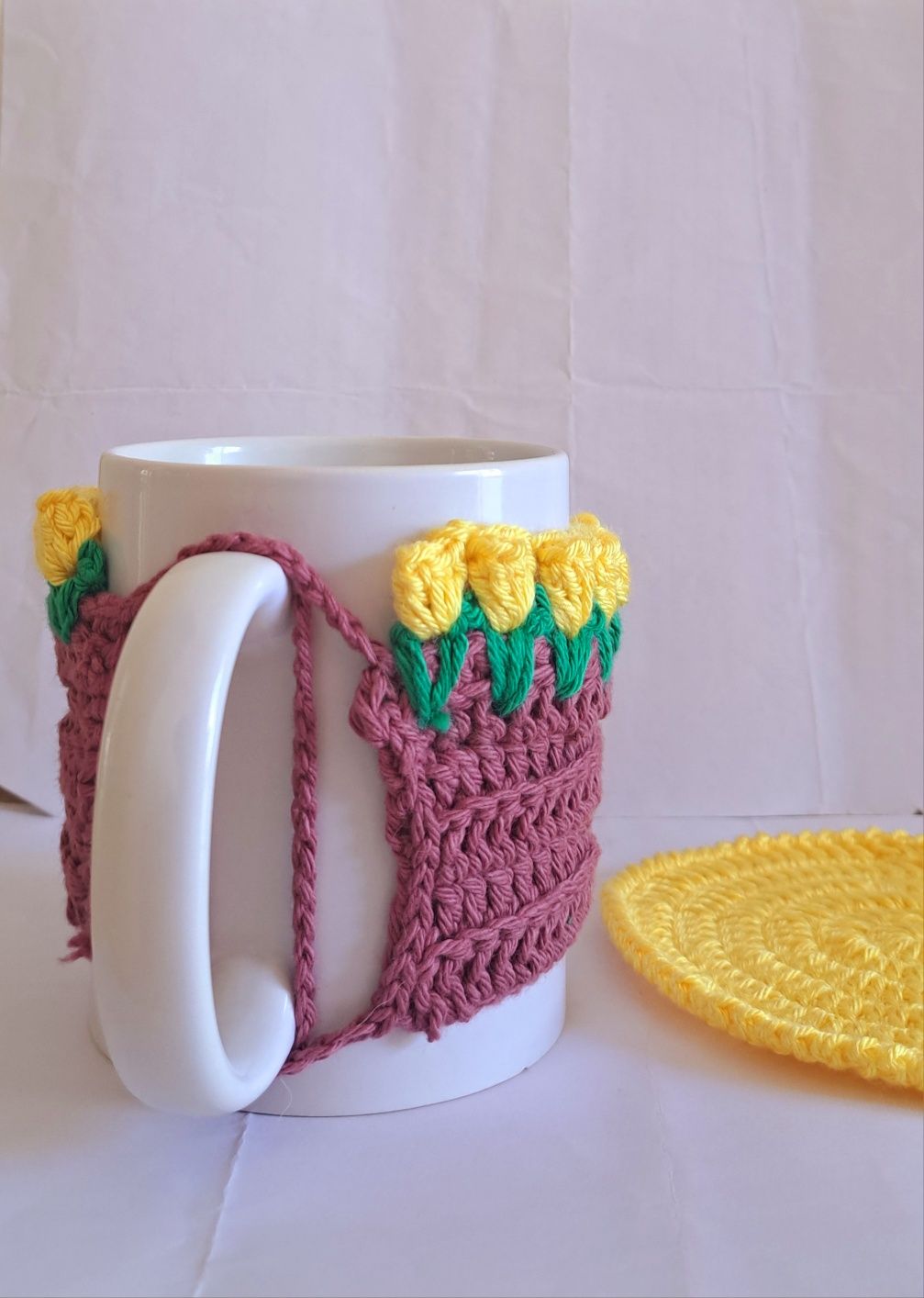 Capa e base em croché para caneca tulipa