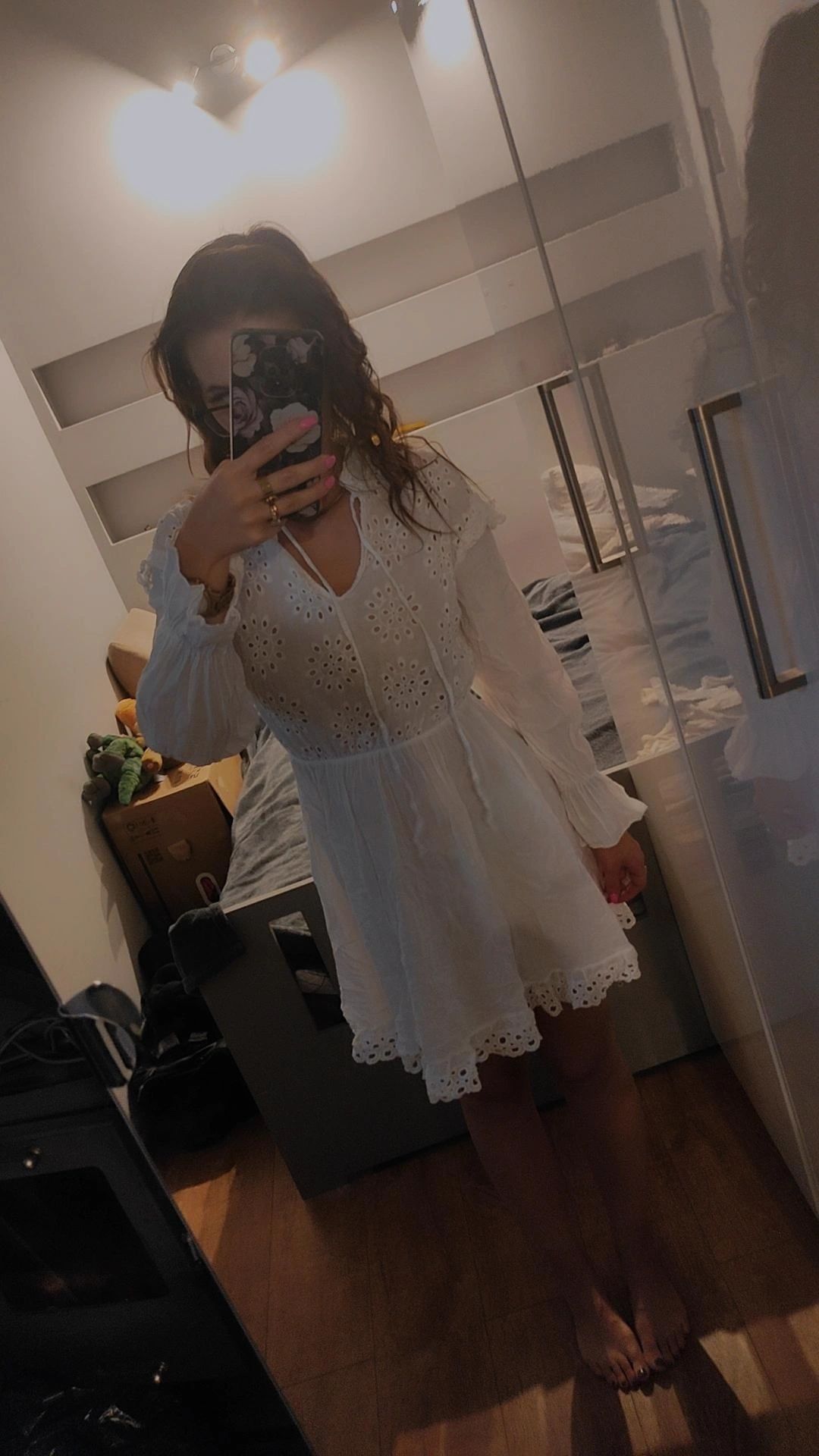 Biała sukienka ażurowa styl boho