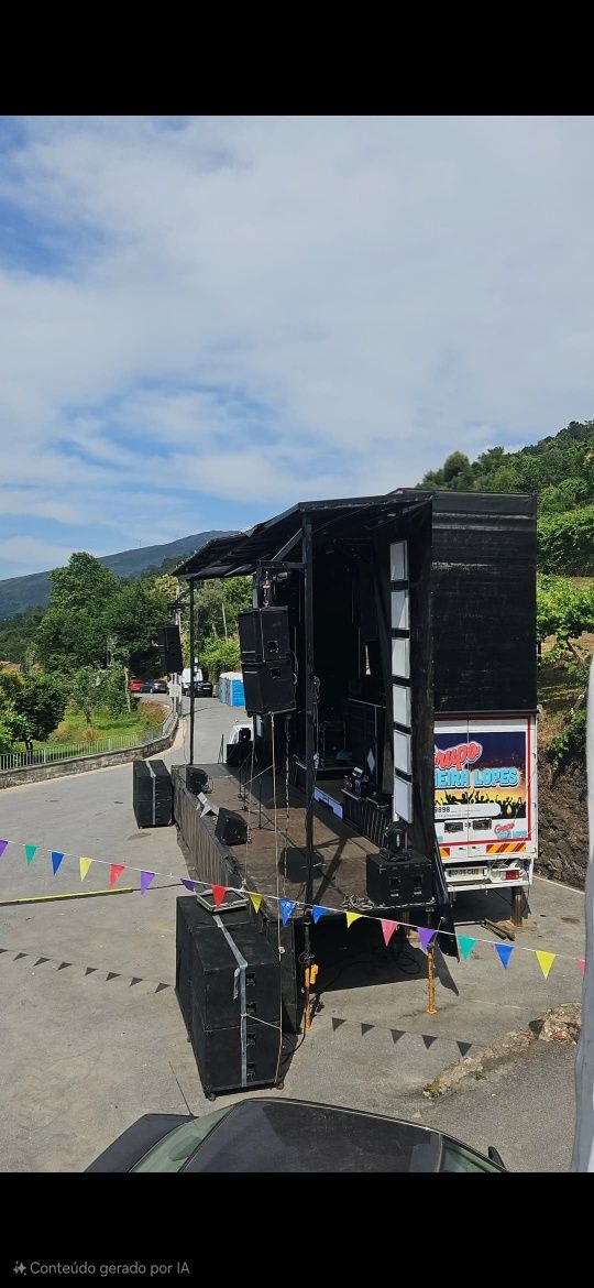 Camião palco . Somente o camião,  senário e   som não incluído