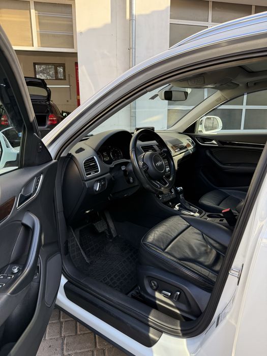 Продам AUDI Q3 quattro