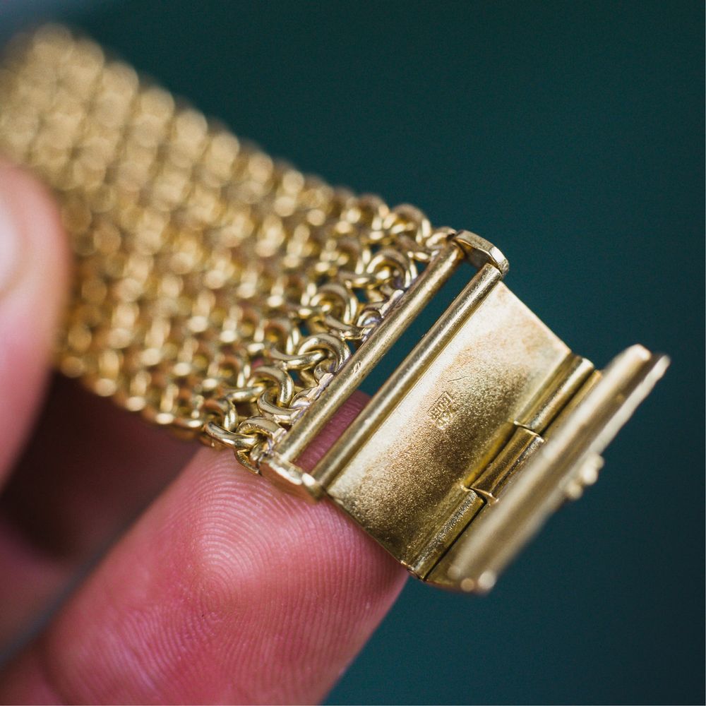 Relogio Corum em ouro amarelo 18k e mostrador Onyx e Diamantes