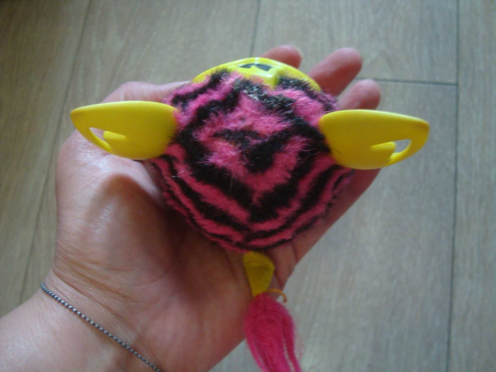 Игрушка Furby furbling работает