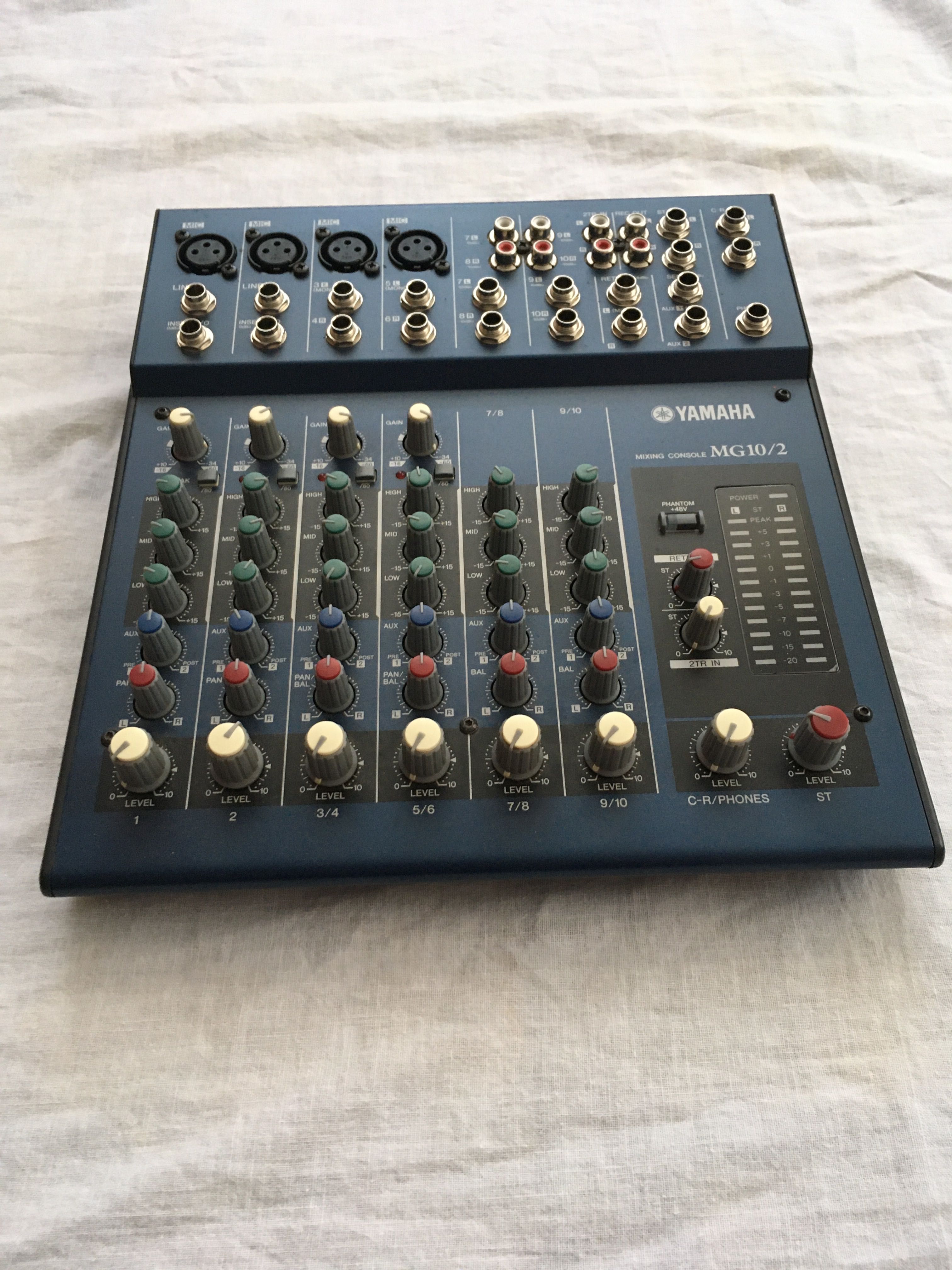 Мікшерний пульт Yamaha MG 10/2