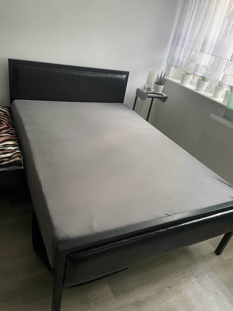 Łóżko sypialniane z materacem 140/200