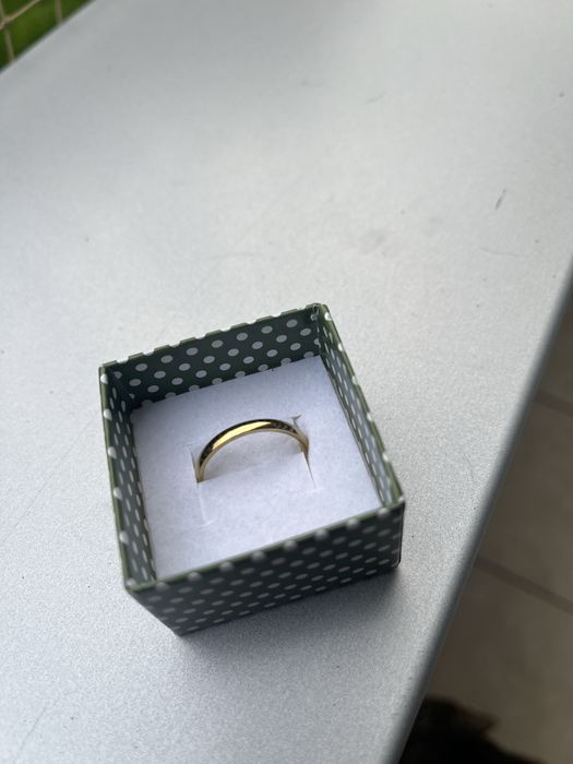 Obrączka ze stali chirurgicznej w kolorze żółtego złota